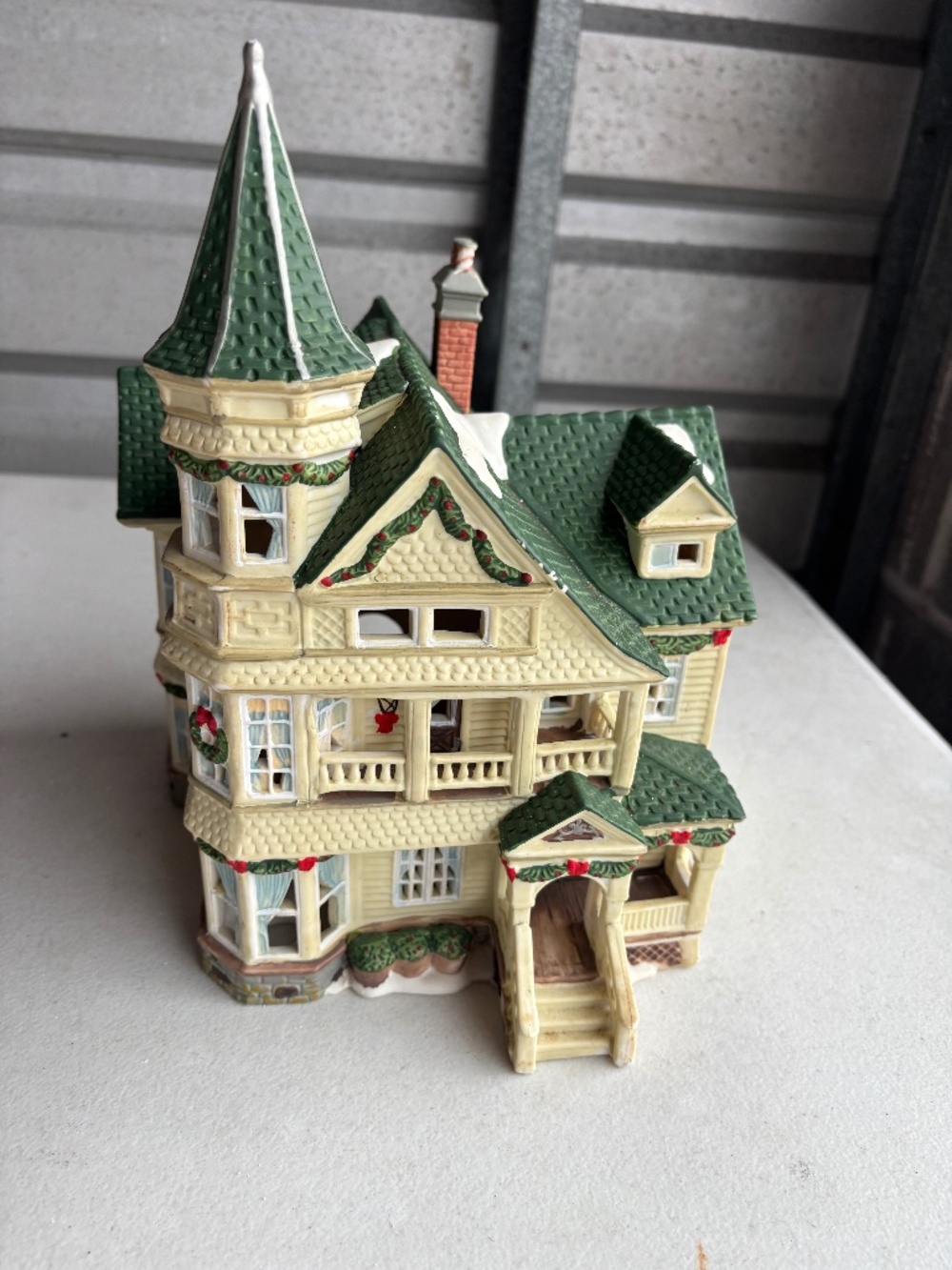 O’Well Limited Edition 2003 Victorian Christmas House – Lighted Holiday Village